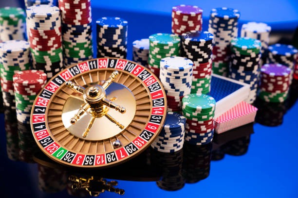 Mobile gameplay showing Macau Pools number selection and live draw on phone screen